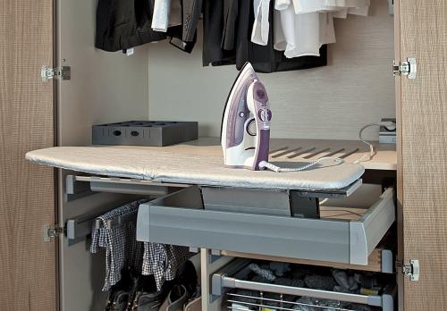 Гладильная доска с полками. 5 ГЕНИАЛЬНЫХ ИДЕЙ, как удобно разместить гладильную доску