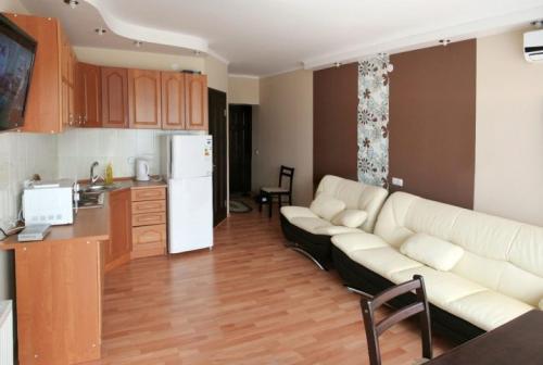 Дизайн студии комнаты с кухней. Интерьер комнаты-студии совмещенной с кухней-столовой. Эксклюзивное решение дизайна — игра со светом 09