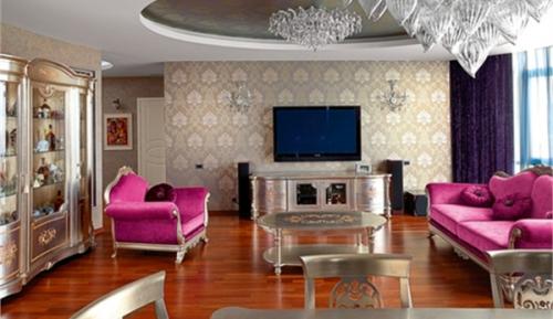 Обои с серебристым узором. Серебристые обои: стили, варианты оформления кухни, спальни, гостиной и детской