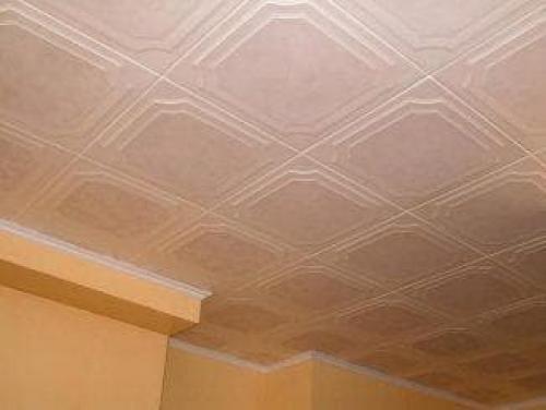 Плитка потолочная пенополистирольная.  Особенности материала