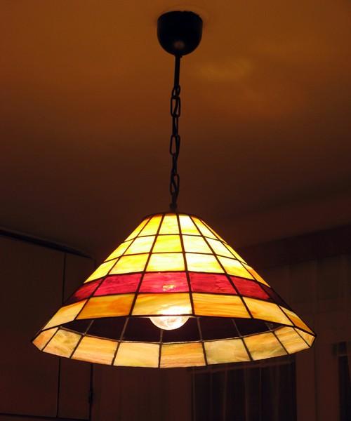 Витражная люстра в интерьере. Какие бывают витражные светильники