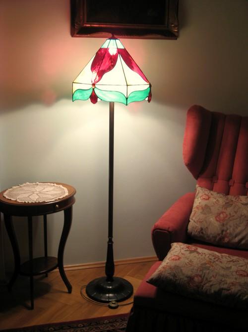 Витражная люстра в интерьере. Какие бывают витражные светильники