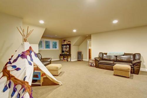 Как сделать домик из подушек и одеял и стульев. Как сделать детский домик в квартире или на улице