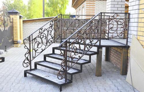 Каркас для крыльца из металла. Как сделать лестницу на крыльцо своими руками?