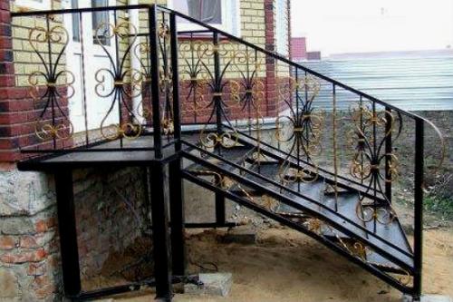 Каркас для крыльца из металла. Как сделать лестницу на крыльцо своими руками? 03