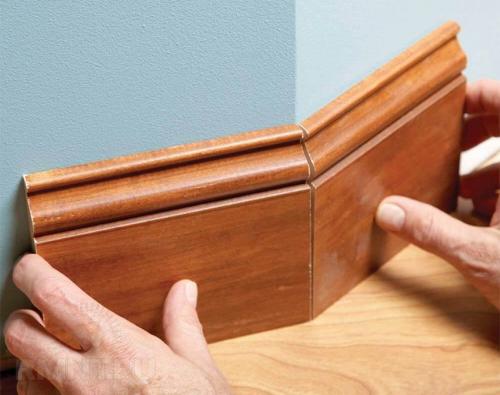 Как правильно обрезать плинтуса на потолок. С использованием стусла 17