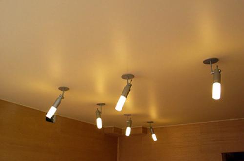 Натяжные потолки и стены. Натяжной потолок и кривой пол