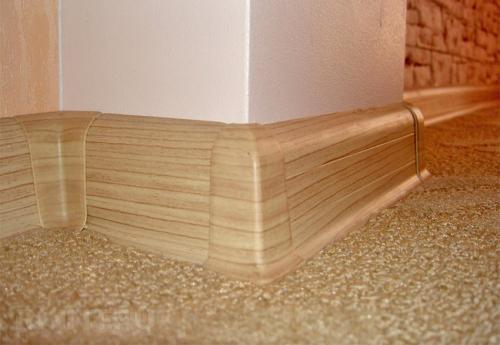 Как правильно обрезать плинтуса на потолок. С использованием стусла 18