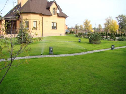 Газон перед домом дизайн. Красивый газон: фото идеи безупречного оформления газона своими руками