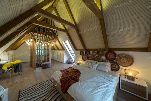 Потолок с декоративными балками. Где использовать 09