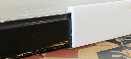 Монтаж плинтуса Orac. Шесть преимуществ плинтусов Orac Decor®