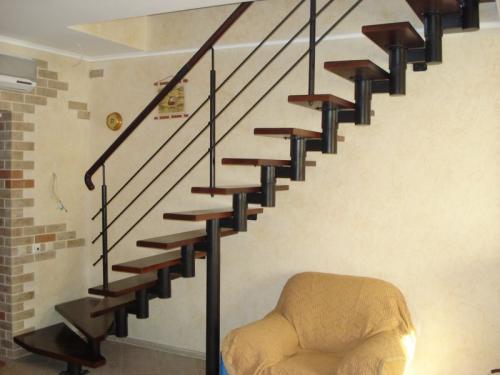 Металлический каркас для лестницы. Деревянные лестницы на металлическом каркасе своими руками