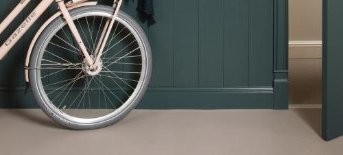 Монтаж плинтуса Orac. Шесть преимуществ плинтусов Orac Decor®