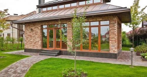 Проекты закрытых беседок. Закрытые беседки: идеи обустройства и варианты дизайна. 130 фото лучших вариантов беседок и нюансы их применения в ландшафтном дизайне