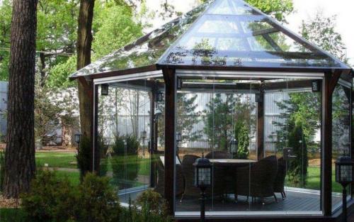 Проекты закрытых беседок. Закрытые беседки: идеи обустройства и варианты дизайна. 130 фото лучших вариантов беседок и нюансы их применения в ландшафтном дизайне