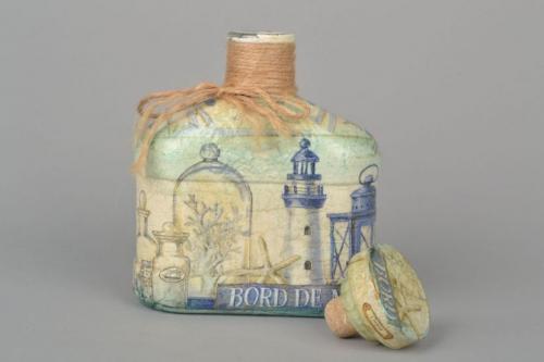 Бутылки в интерьере. Способы декорирования стеклянных бутылок для помещений в разном стиле 36