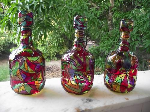 Стеклянные бутылки в интерьере. Винные бутылки: стильное применение в декоре интерьера