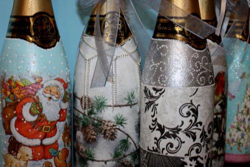 Бутылки в интерьере. Способы декорирования стеклянных бутылок для помещений в разном стиле 32