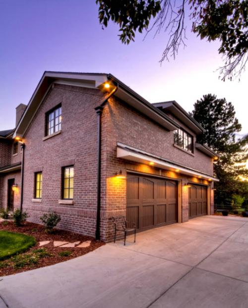 Гараж перед домом. Одноэтажный дом с гаражом 04