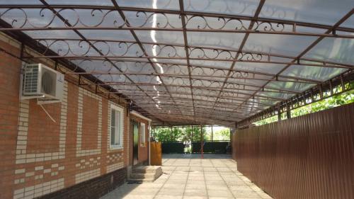 Легкие Навесы из поликарбоната. Навесы из поликарбоната — обзор лучших проектов и особенности выбора красивых идей оформления для навеса (105 фото)