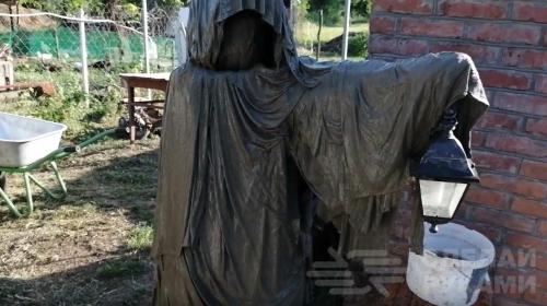 Пугало на дачу с фонарем. Уличный ночник в виде призрака с фонарём в руках