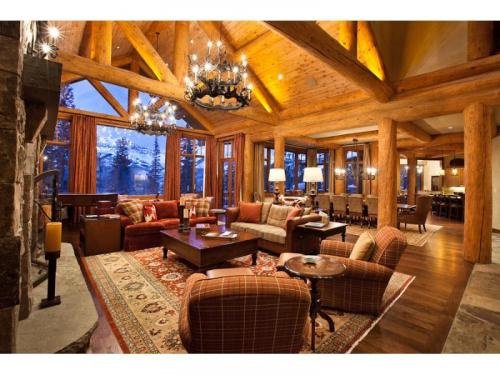 Интерьер с балками на потолке. Где использовать 13