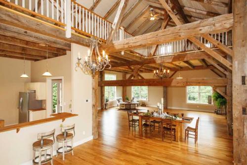 Интерьер с балками на потолке. Где использовать 11