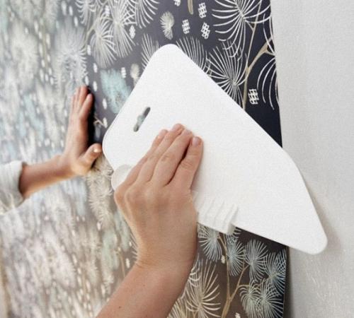 Как убрать пузыри на обоях после высыхания на флизелиновой основе. Простой способ убрать пузыри на обоях после поклейки