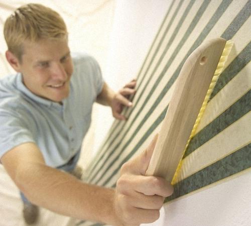 Как убрать пузыри на обоях после высыхания на флизелиновой основе. Простой способ убрать пузыри на обоях после поклейки