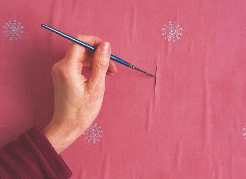 Как убрать пузыри на обоях после высыхания на флизелиновой основе. Простой способ убрать пузыри на обоях после поклейки