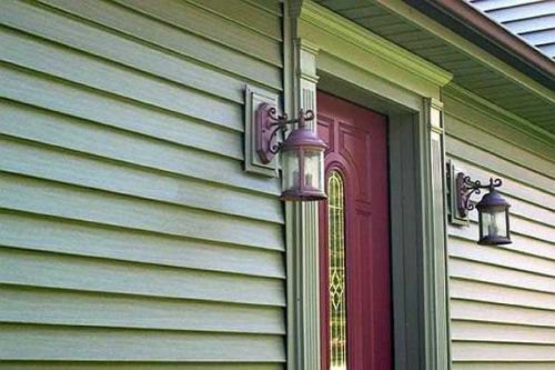 Чем отделать дом снаружи недорого. Деревянная обшивка