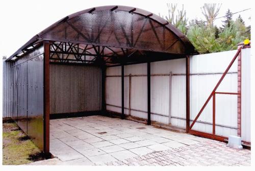 Прямой навес из поликарбоната. Навесы из поликарбоната — обзор лучших проектов и особенности выбора красивых идей оформления для навеса (105 фото)