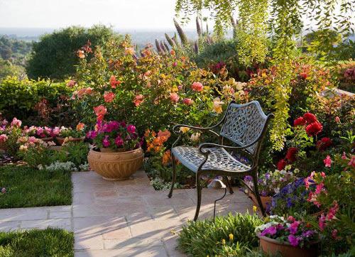 Скамейка для дачи из металла. Как выбрать место для установки дачной скамьи