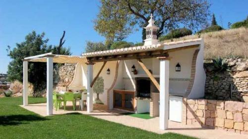 Готовые проекты беседок с мангалом. Ваша беседка с мангалом: важные детали