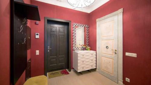 Обои для прихожей 2023. Виды обоев, их достоинства и недостатки