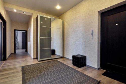 Обои для прихожей 2023. Виды обоев, их достоинства и недостатки