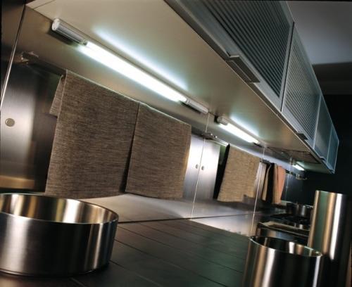 Каким образом освещение может повлиять на общую атмосферу кухни-гостиной. Какие светильники выбрать