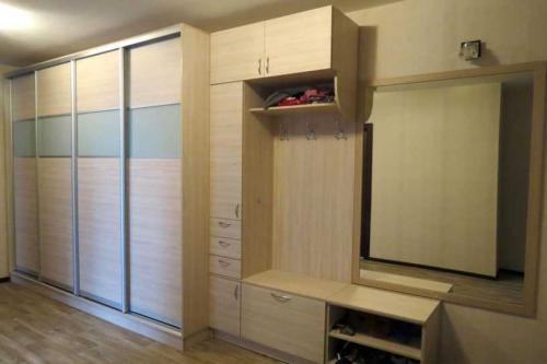 6 современных моделей шкафов в прихожую и коридор.. Шкафы в прихожую в интерьере 2023 08