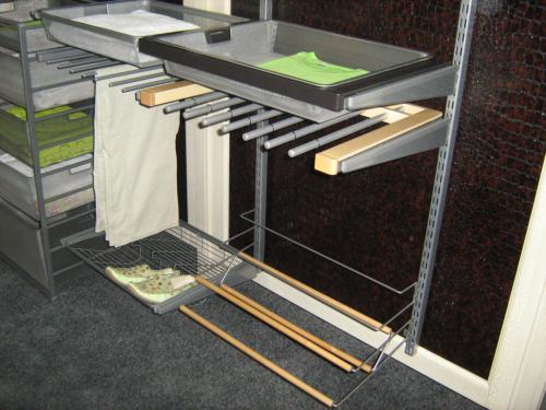 Наполнение шкафа в спальне. Гардеробные системы