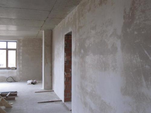 Мастер пошпаклевал сразу после штукатурки. Зачем шпаклевать стены после штукатурки