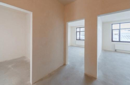 Мастер пошпаклевал сразу после штукатурки. Зачем шпаклевать стены после штукатурки