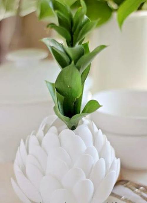 Ваза из пластиковой бутылки и ложек. Ваза из ложек