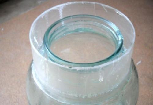 Как сделать вазу своими руками. Ваза из стеклянных бутылок и способы декора 18