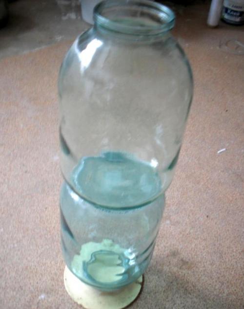 Как сделать вазу своими руками. Ваза из стеклянных бутылок и способы декора 16