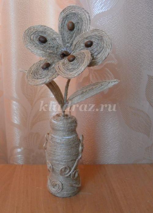 Как превратить пластиковую бутылку в красивую вазу с помощью шпагата 08