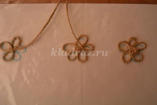 Ваза своими руками: мастер-класс по созданию из бутылки и шпагата 05