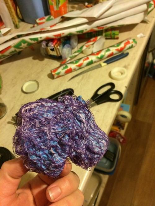 Как избежать провисания шпагата во время высыхания клея. Нужна помощь