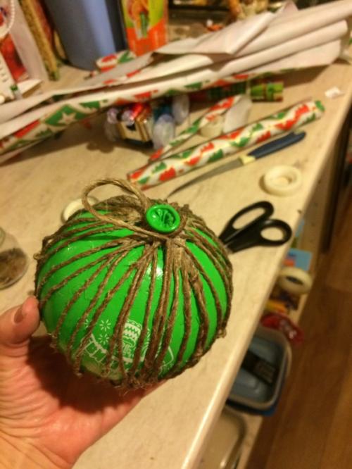 Как избежать провисания шпагата во время высыхания клея. Нужна помощь