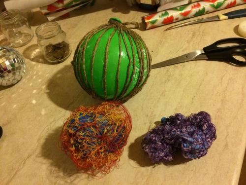 Как избежать провисания шпагата во время высыхания клея. Нужна помощь