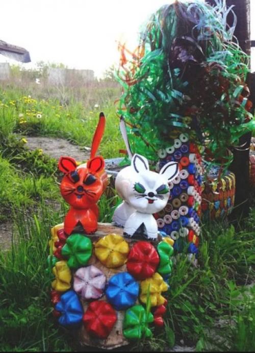 Какие другие материалы можно использовать вместе с бутылкой из-под йогурта для украшения. Идеи поделок для сада и огорода 2025 из пластиковых бутылок